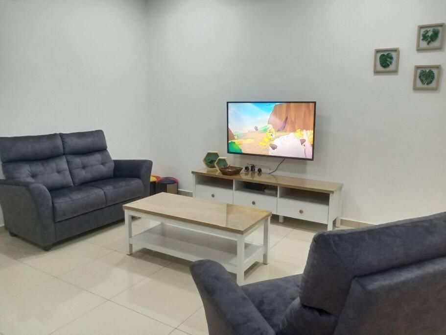 Sakura Homestay 5 Bedrooms - Spring Lopeng 14 Pax 미리 외부 사진