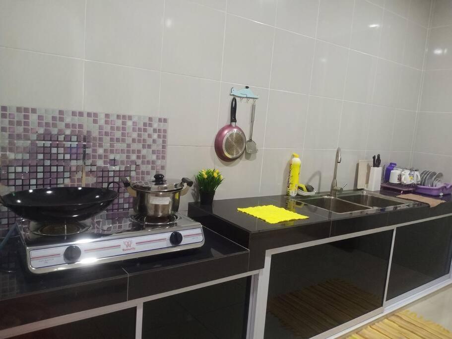 Sakura Homestay 5 Bedrooms - Spring Lopeng 14 Pax 미리 외부 사진