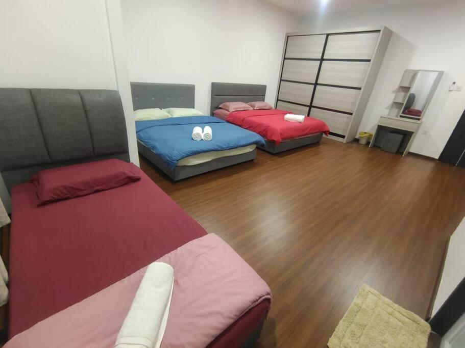 Sakura Homestay 5 Bedrooms - Spring Lopeng 14 Pax 미리 외부 사진