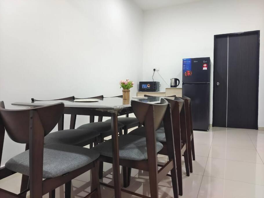 Sakura Homestay 5 Bedrooms - Spring Lopeng 14 Pax 미리 외부 사진